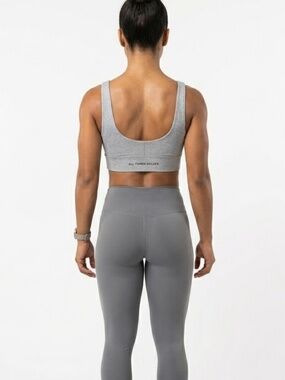 ALL THINGS GOLDEN WOMEN´S SPORTS BRA